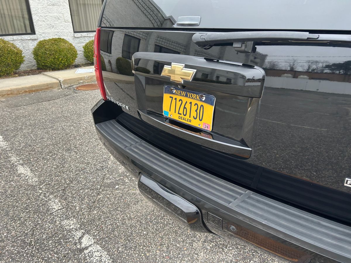 2007 Chevrolet Suburban LTZ 4x4 - Image 30