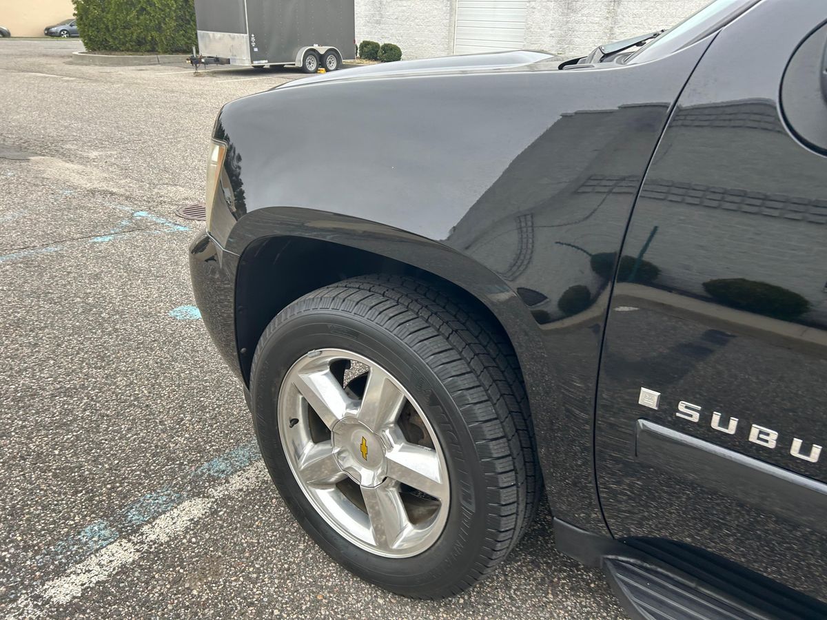 2007 Chevrolet Suburban LTZ 4x4 - Image 18