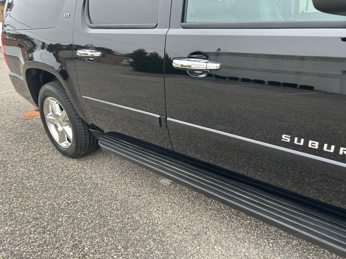 2007 Chevrolet Suburban LTZ 4x4 - Image 49
