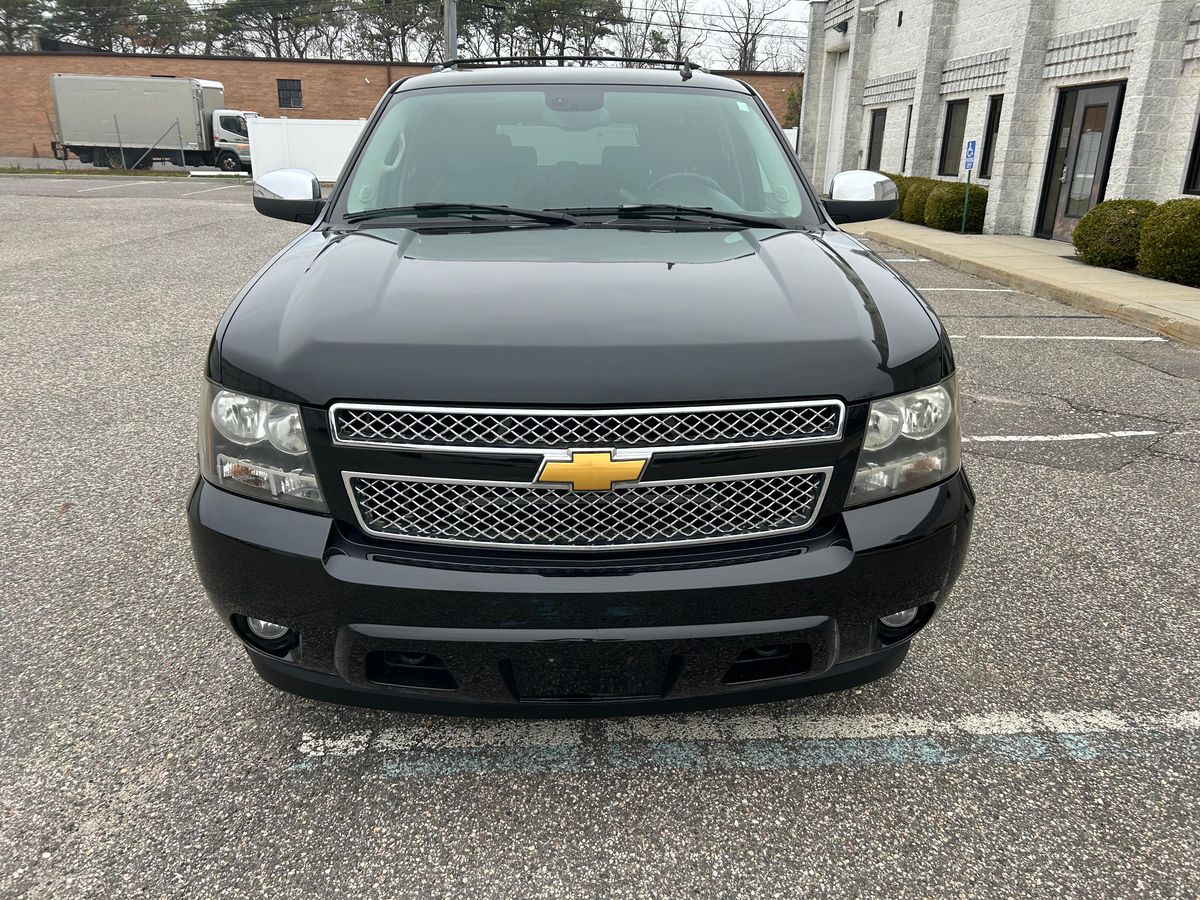 2007 Chevrolet Suburban LTZ 4x4 - Image 8