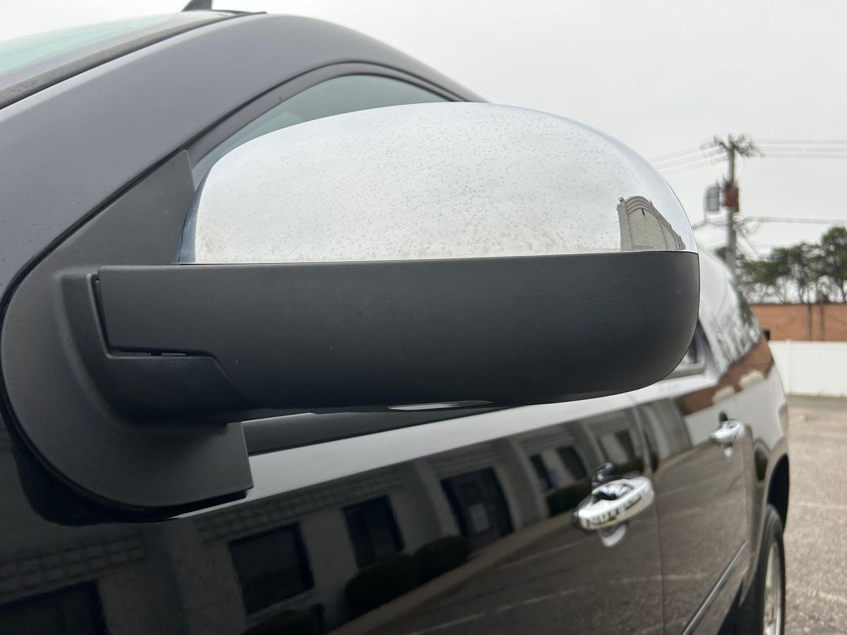 2007 Chevrolet Suburban LTZ 4x4 - Image 25