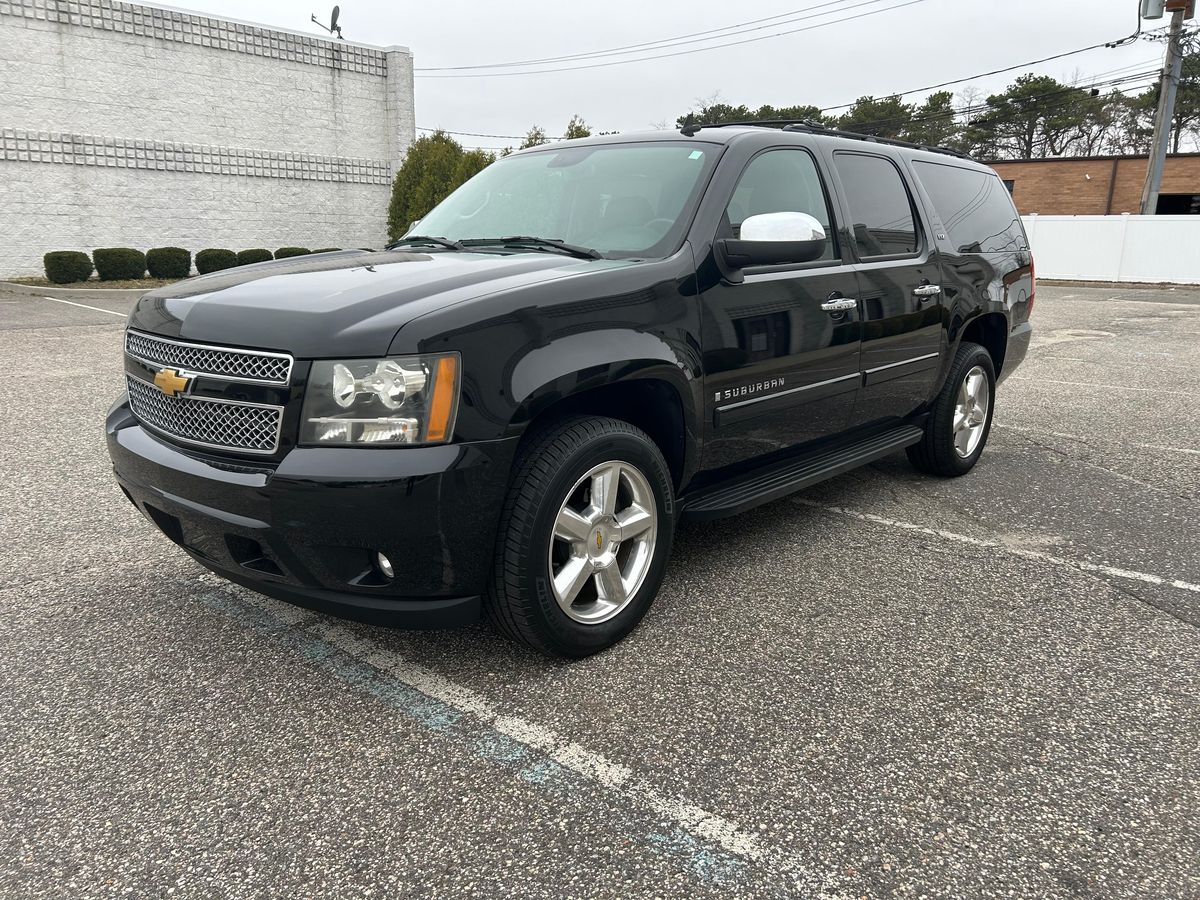 2007 Chevrolet Suburban LTZ 4x4 - Image 7