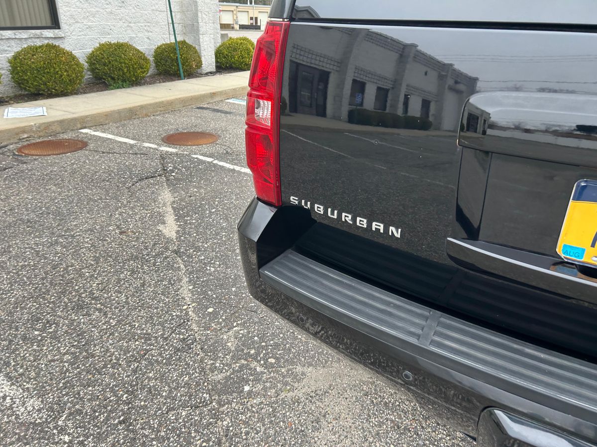 2007 Chevrolet Suburban LTZ 4x4 - Image 31