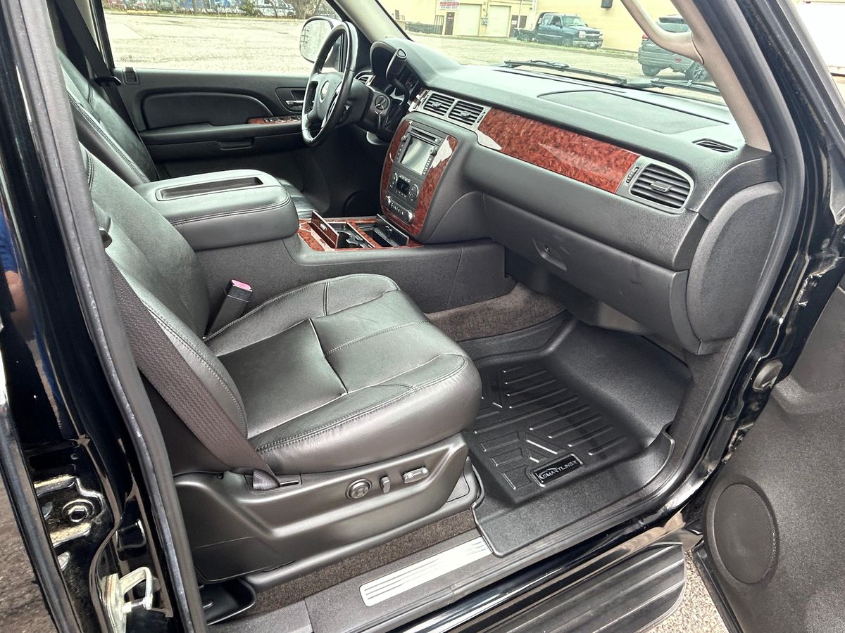 2007 Chevrolet Suburban LTZ 4x4 - Image 119