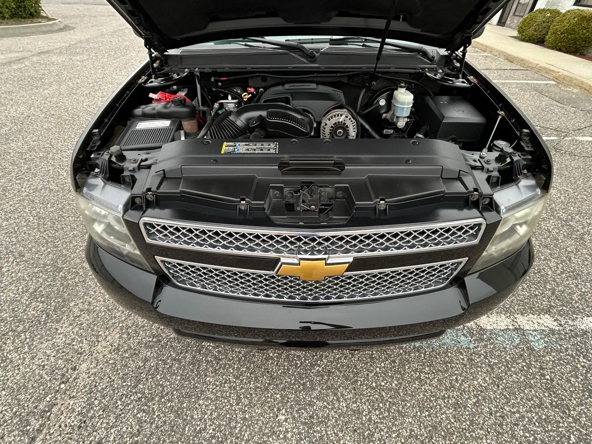 2007 Chevrolet Suburban LTZ 4x4 - Image 161