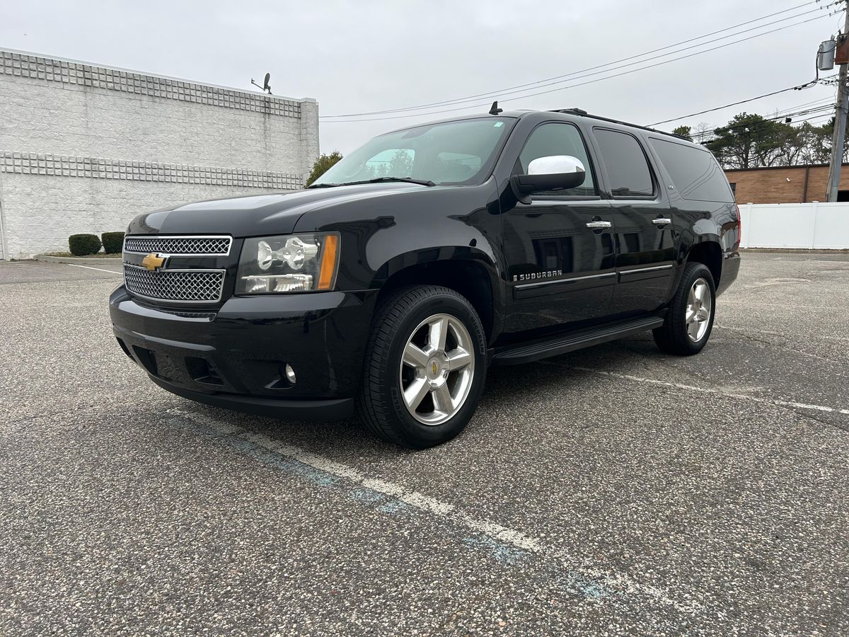 2007 Chevrolet Suburban LTZ 4x4 - Image 13