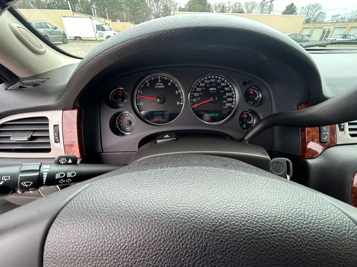 2007 Chevrolet Suburban LTZ 4x4 - Image 109