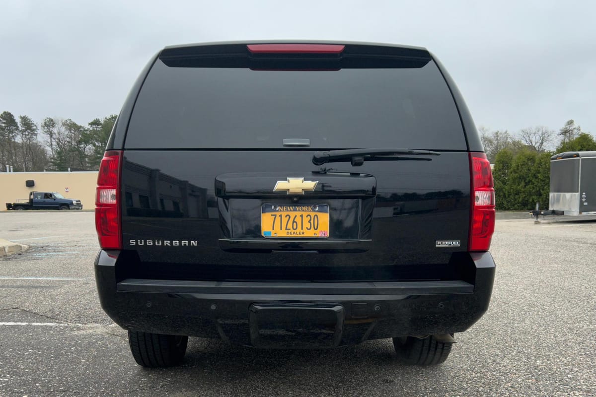 2007 Chevrolet Suburban LTZ 4x4 - Image 9