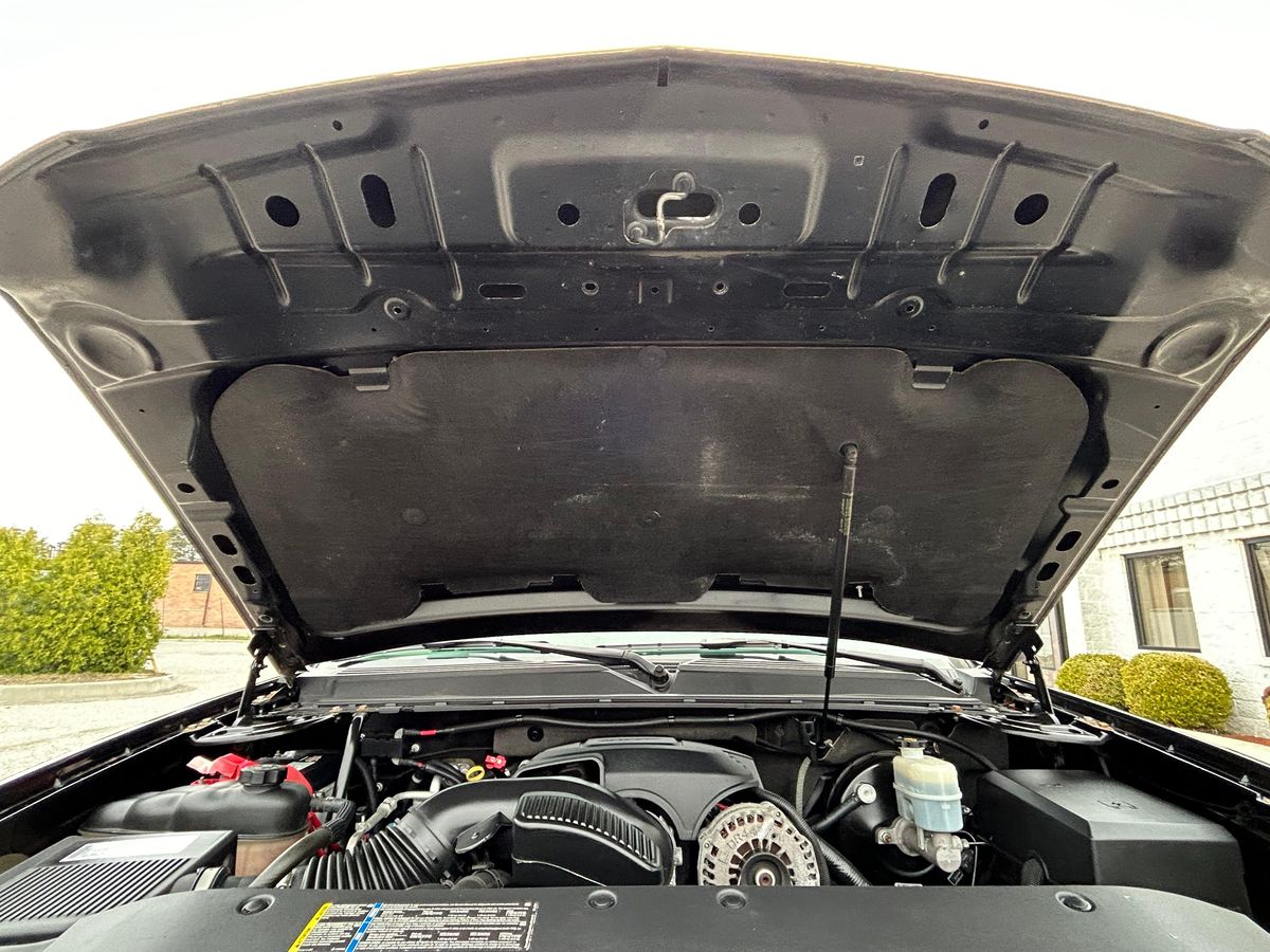 2007 Chevrolet Suburban LTZ 4x4 - Image 160