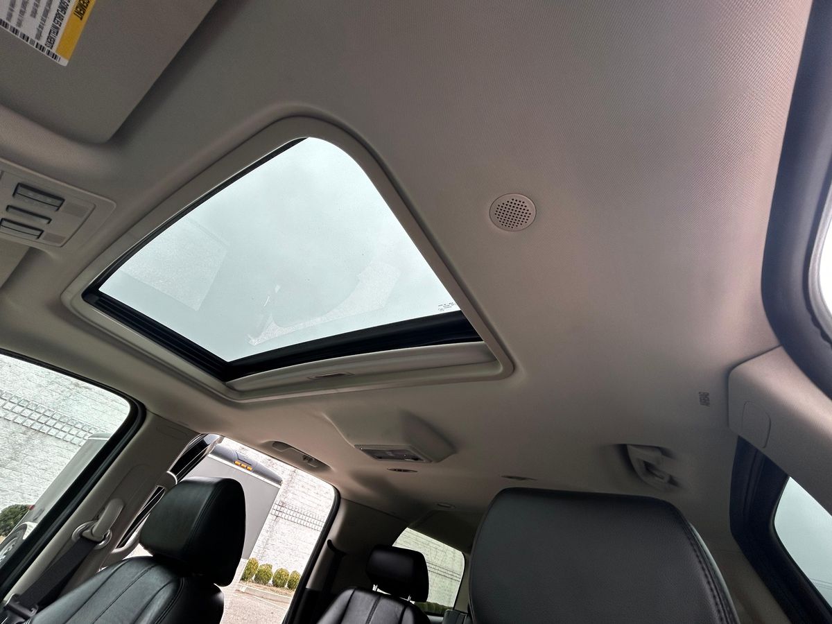 2007 Chevrolet Suburban LTZ 4x4 - Image 128