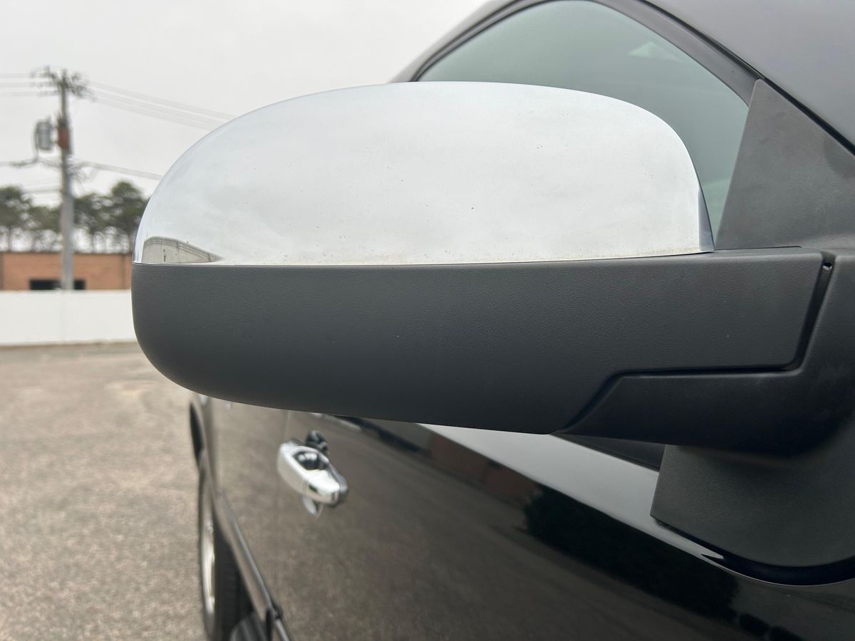 2007 Chevrolet Suburban LTZ 4x4 - Image 52