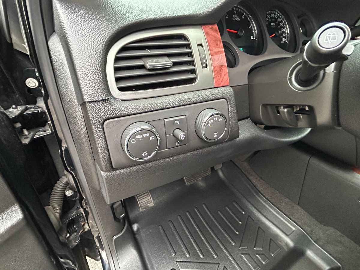 2007 Chevrolet Suburban LTZ 4x4 - Image 77