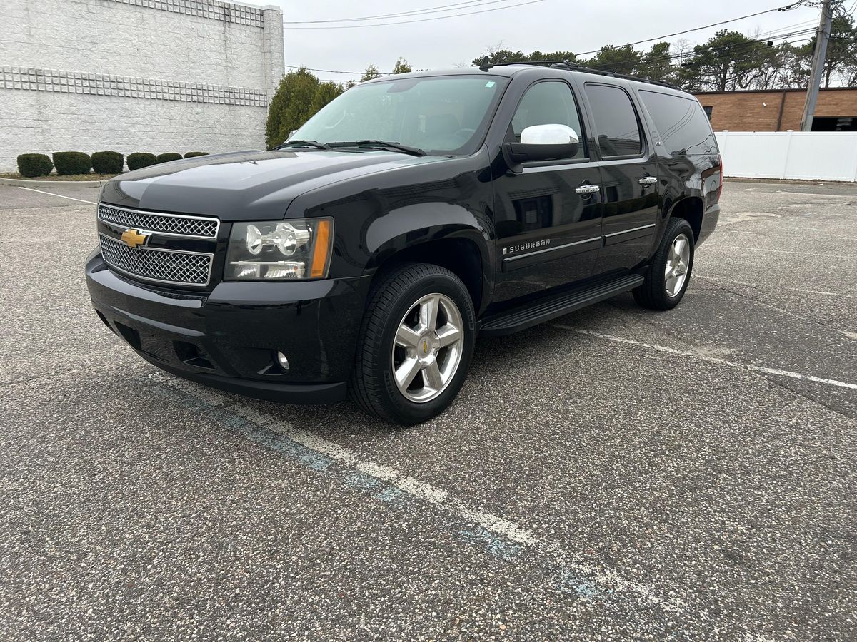 2007 Chevrolet Suburban LTZ 4x4 - Image 6