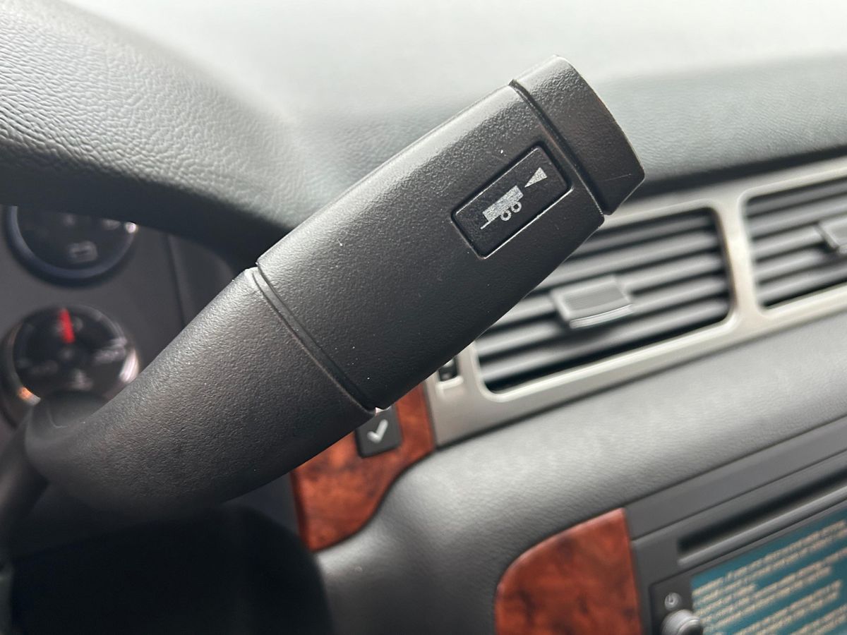 2007 Chevrolet Suburban LTZ 4x4 - Image 107