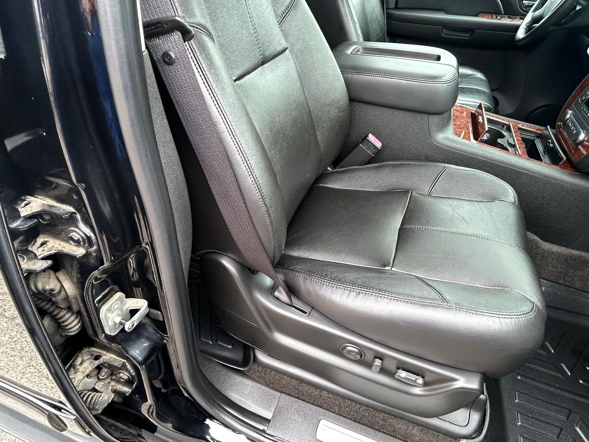 2007 Chevrolet Suburban LTZ 4x4 - Image 95