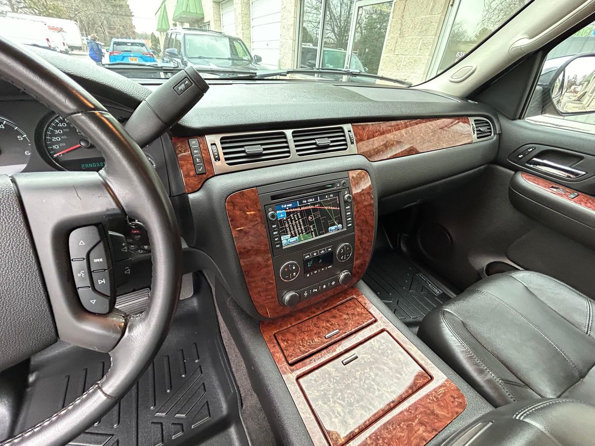 2007 Chevrolet Suburban LTZ 4x4 - Image 106