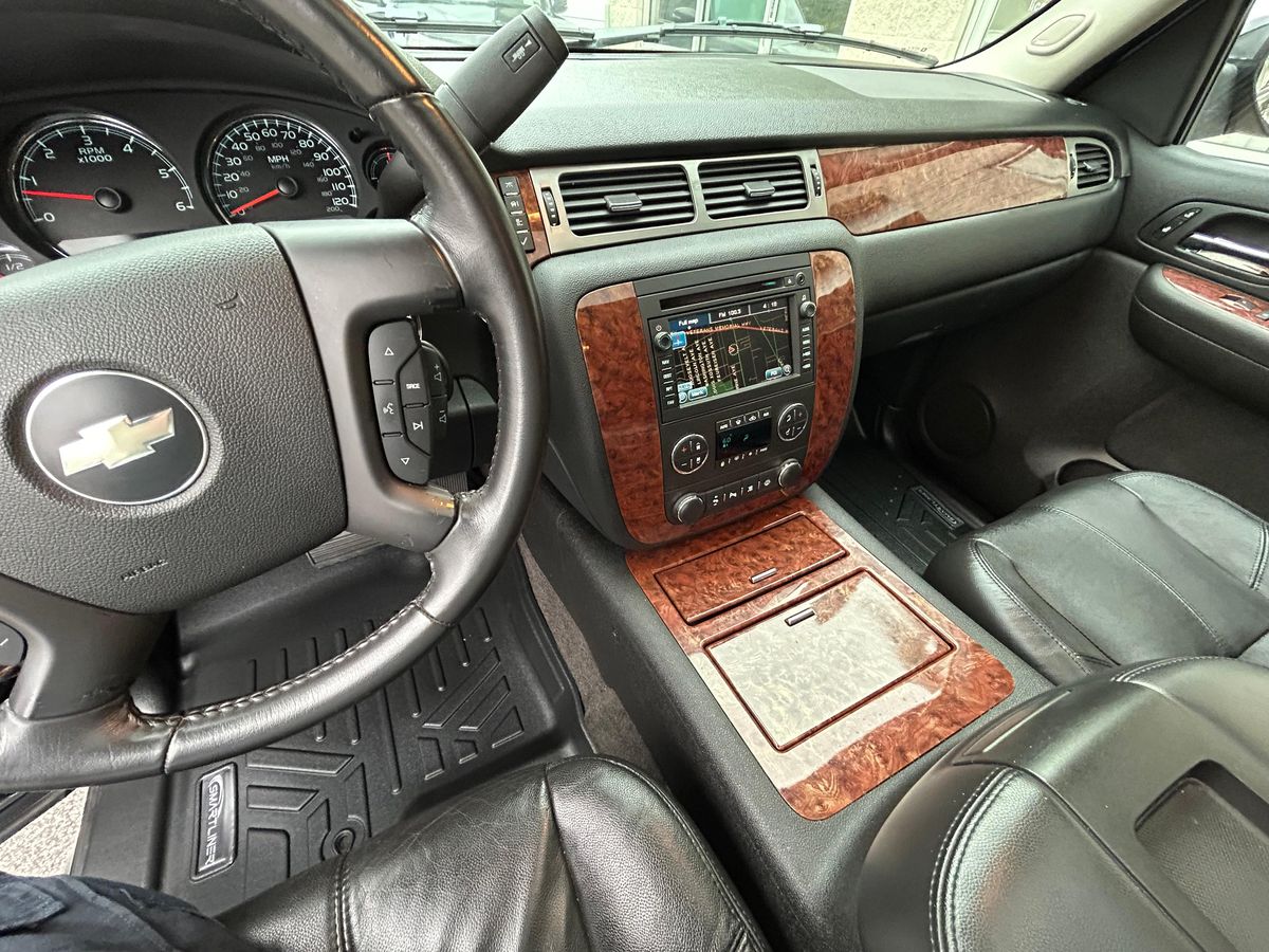 2007 Chevrolet Suburban LTZ 4x4 - Image 113